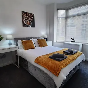 Holiday home Finsbury House 3 Bedrooms Workstays Uk Video Tour Available, Middlesbrough